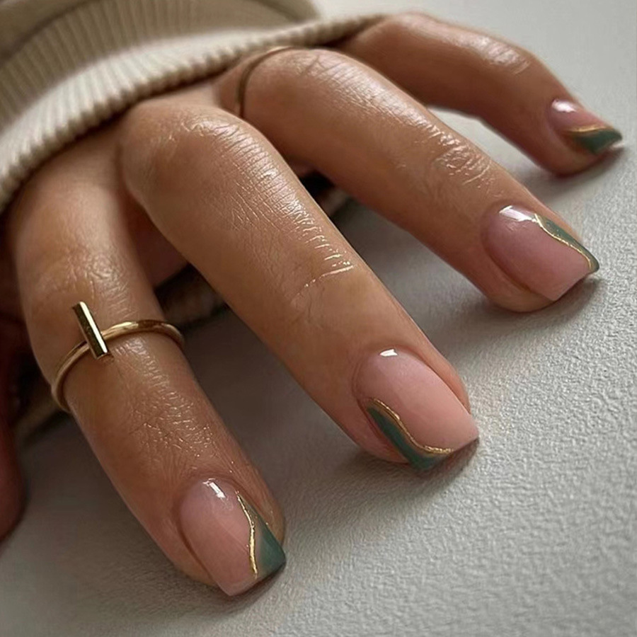 Korte nepnagels voor dames en  - Nail Art Overlay recensie en prijs